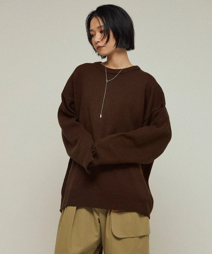 Sweat-like Lettered Knit / Jacquard Knit