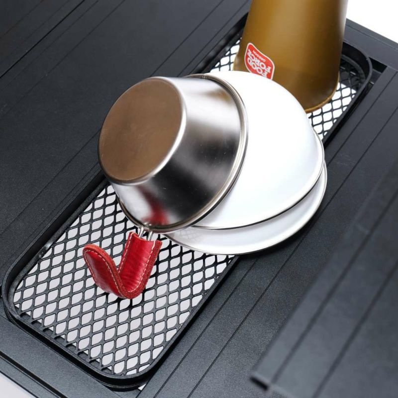 FOLDING TABLE