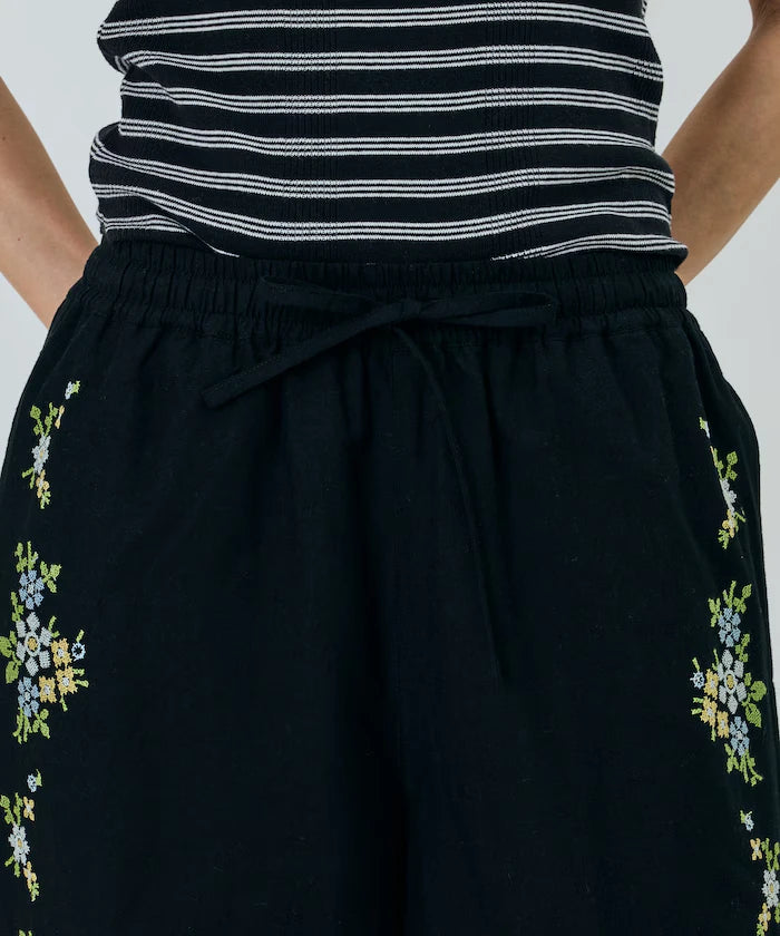 India Scallop Floral Embroidery Pants