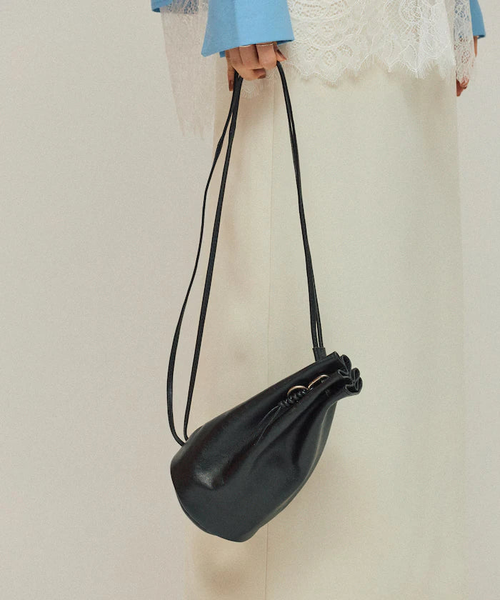 Leather Drawstring Shoulder Bag / Cowhide / Water-Repellent Leather