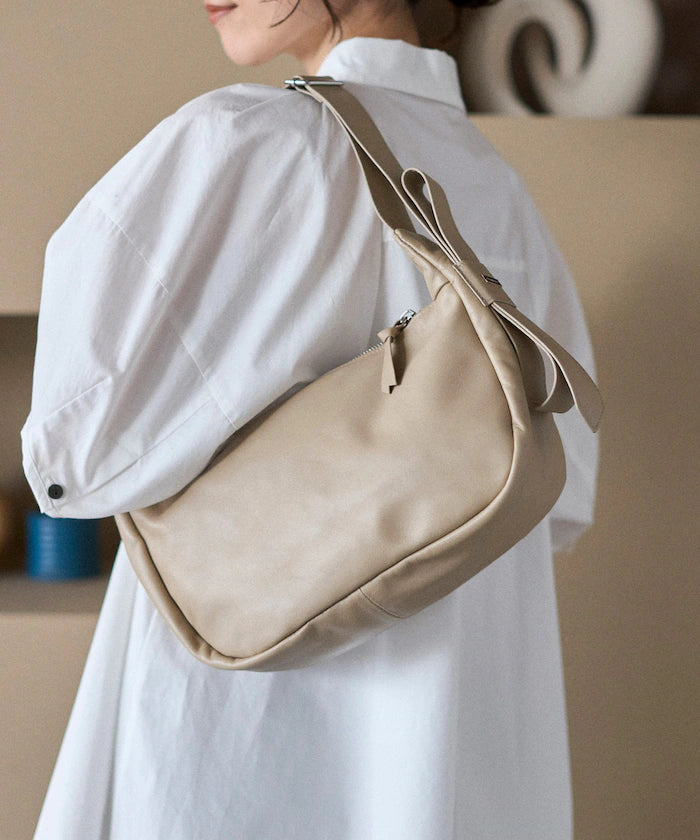 Leather Half Moon Shoulder Bag / Cowhide / Water-Repellent Leather