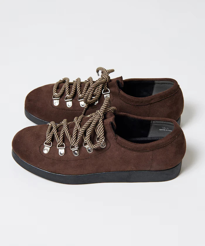 Low-Cut Mountain Design Sneakers