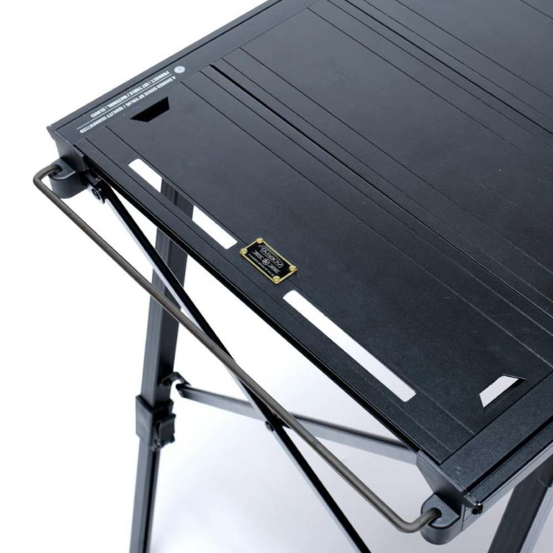 FOLDING TABLE