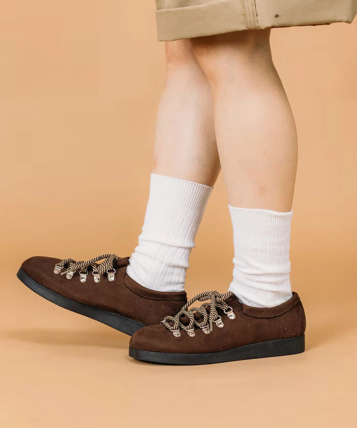 Low-Cut Mountain Design Sneakers