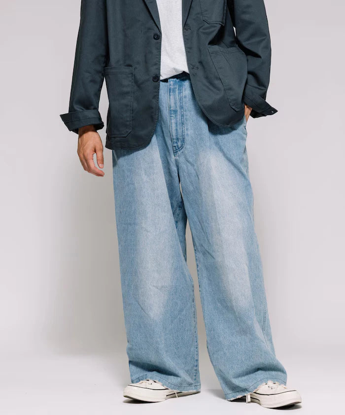 Wide Silhouette Straight Denim