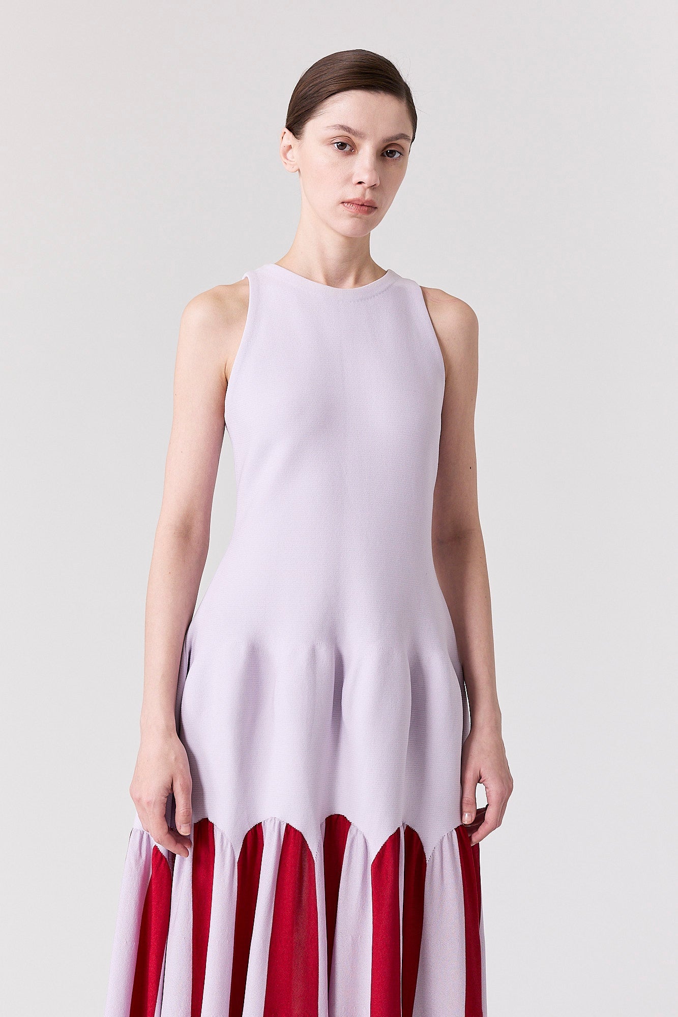 ARCHED SLEEVELESS DRESS