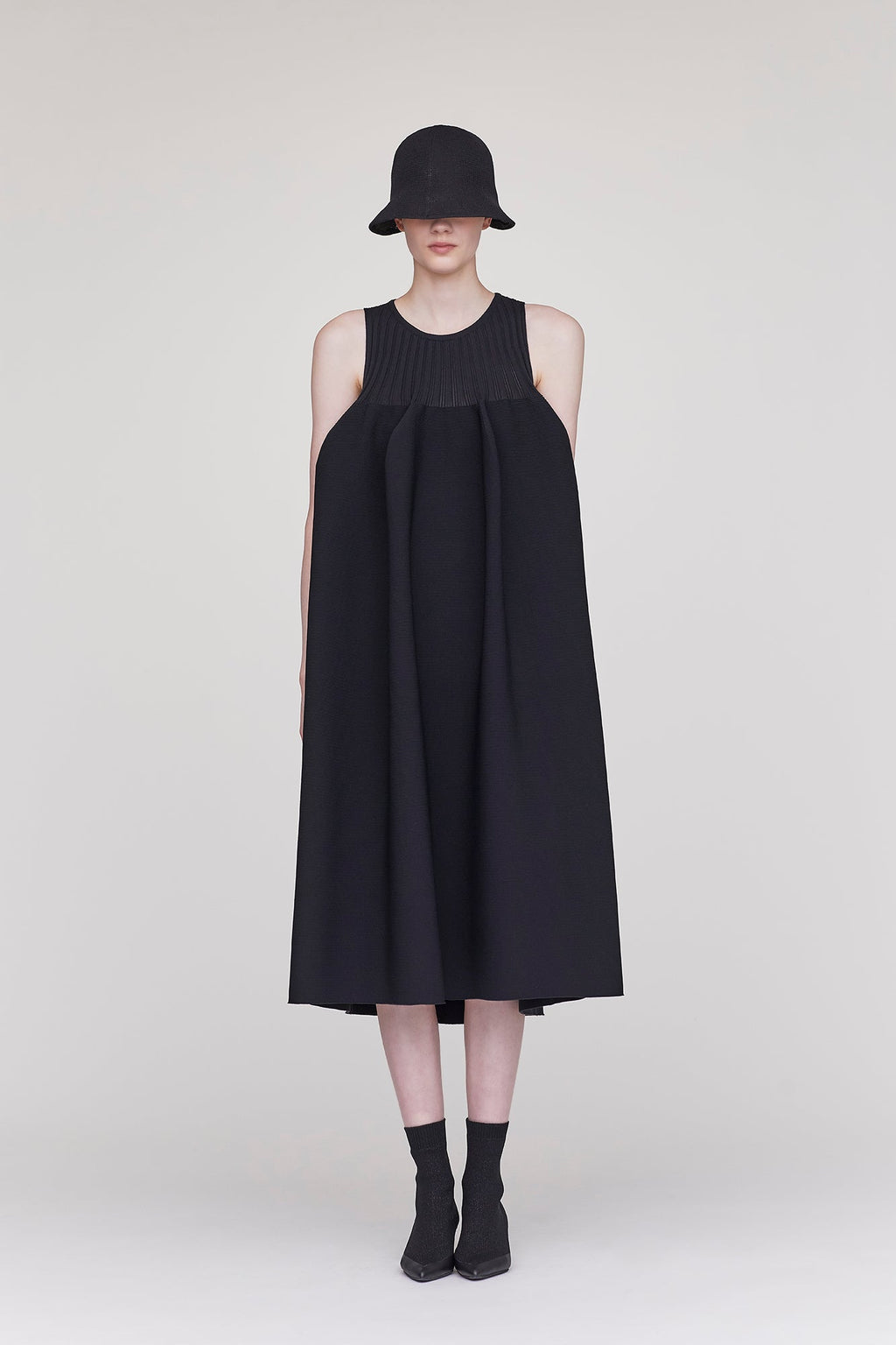 POTTERY SLEEVELESS BUST FLARE DRESS