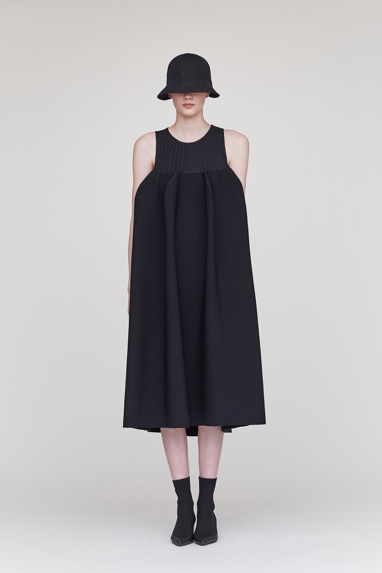 POTTERY SLEEVELESS BUST FLARE DRESS