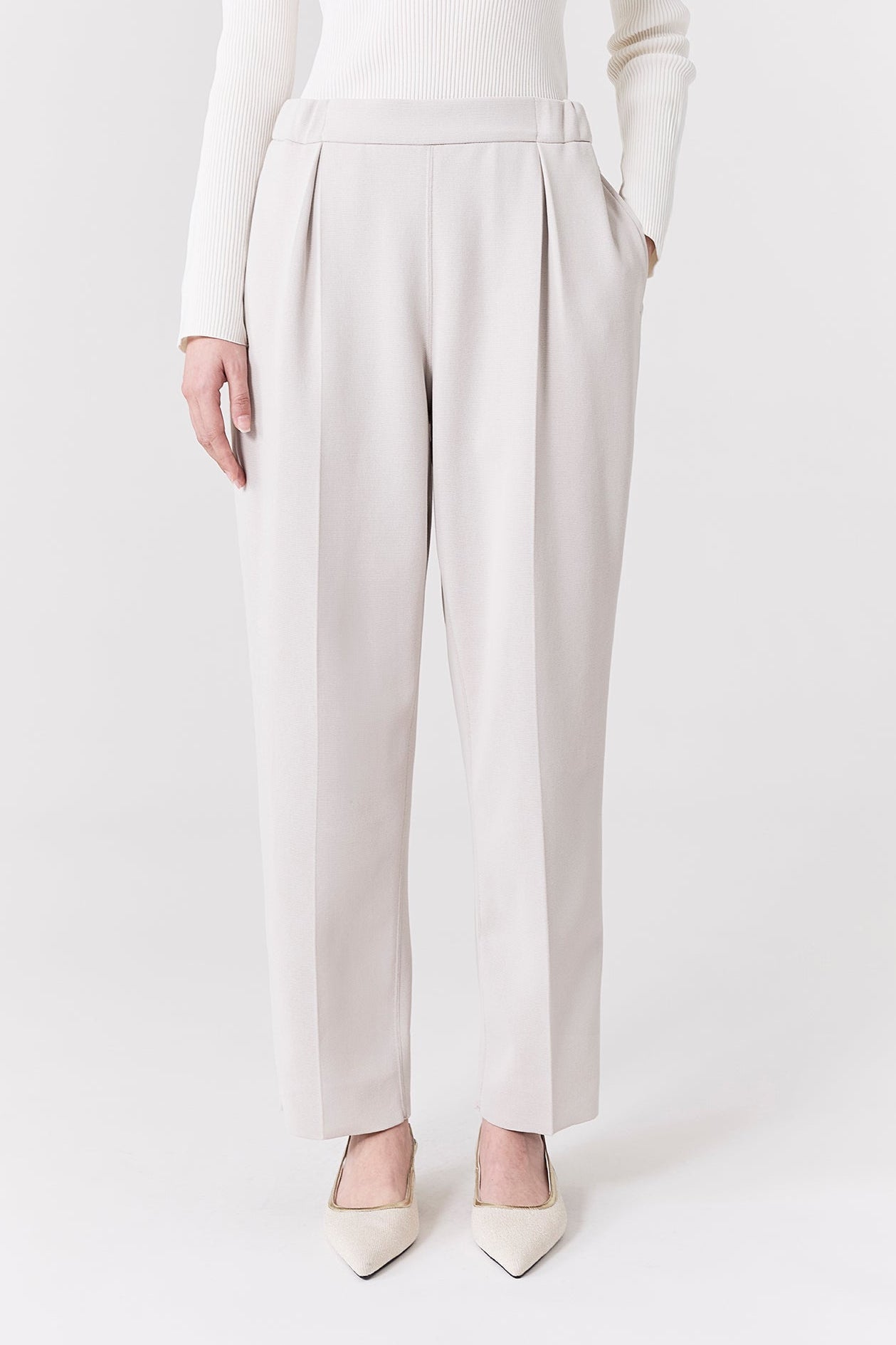 SOFT MILAN TUCK TAPERED PANTS