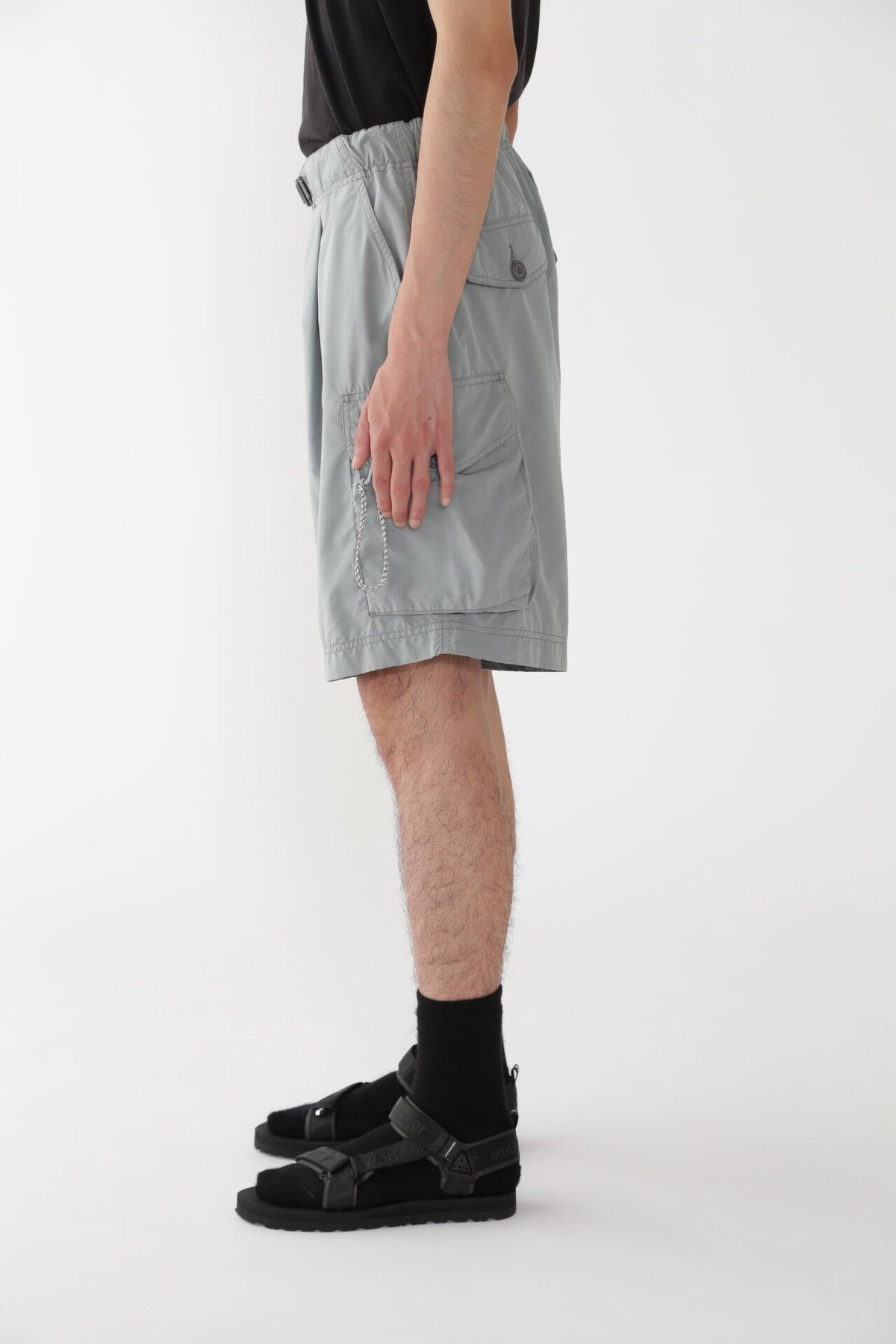 oversized cargo short pants (M)