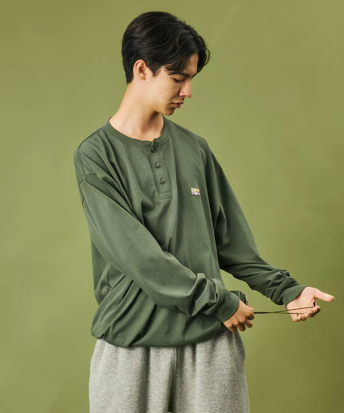 FREAK'S STORE for BEACH & FES Relax Fit One Point Logo Spindle Henley Neck Long Sleeve T-Shirt