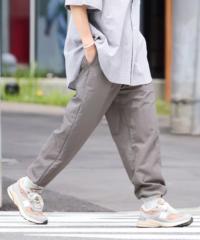 Wide Straight Nylon Track Pants / Tapered Silhouette Easy Nylon Pants