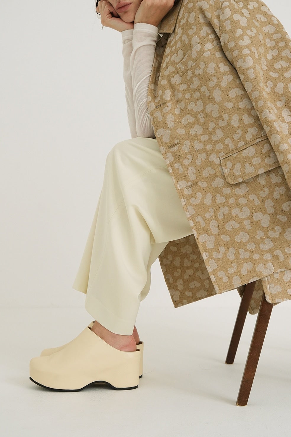 PLATFORM CLOGS