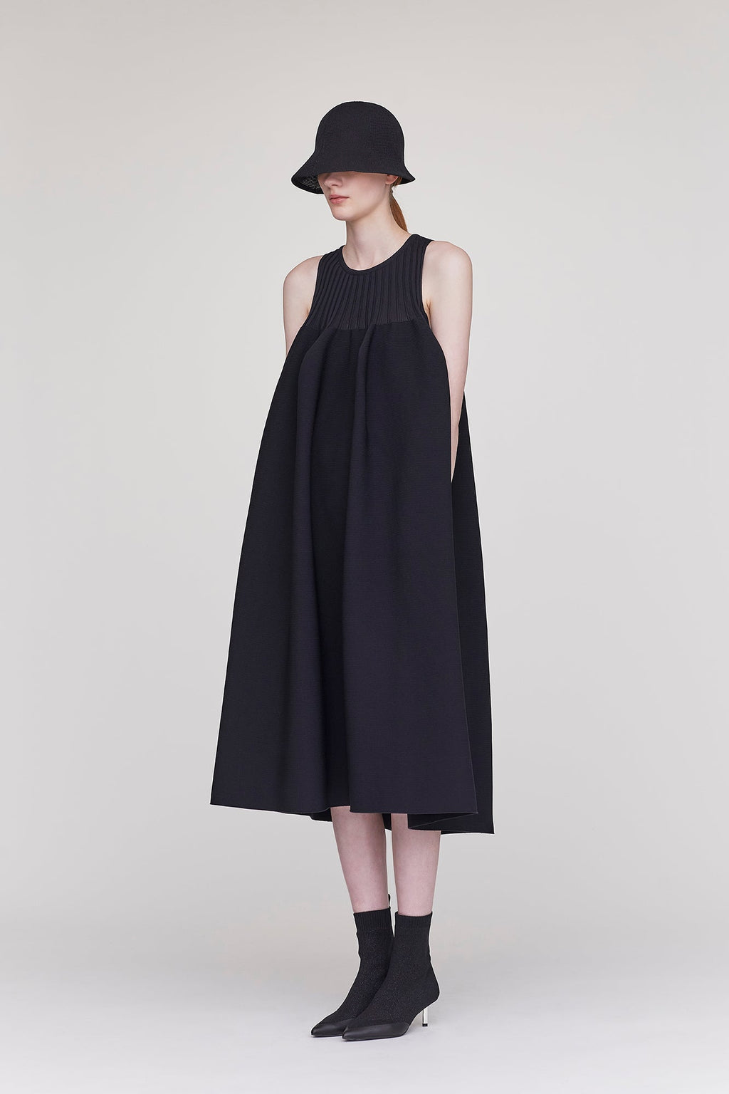 POTTERY SLEEVELESS BUST FLARE DRESS