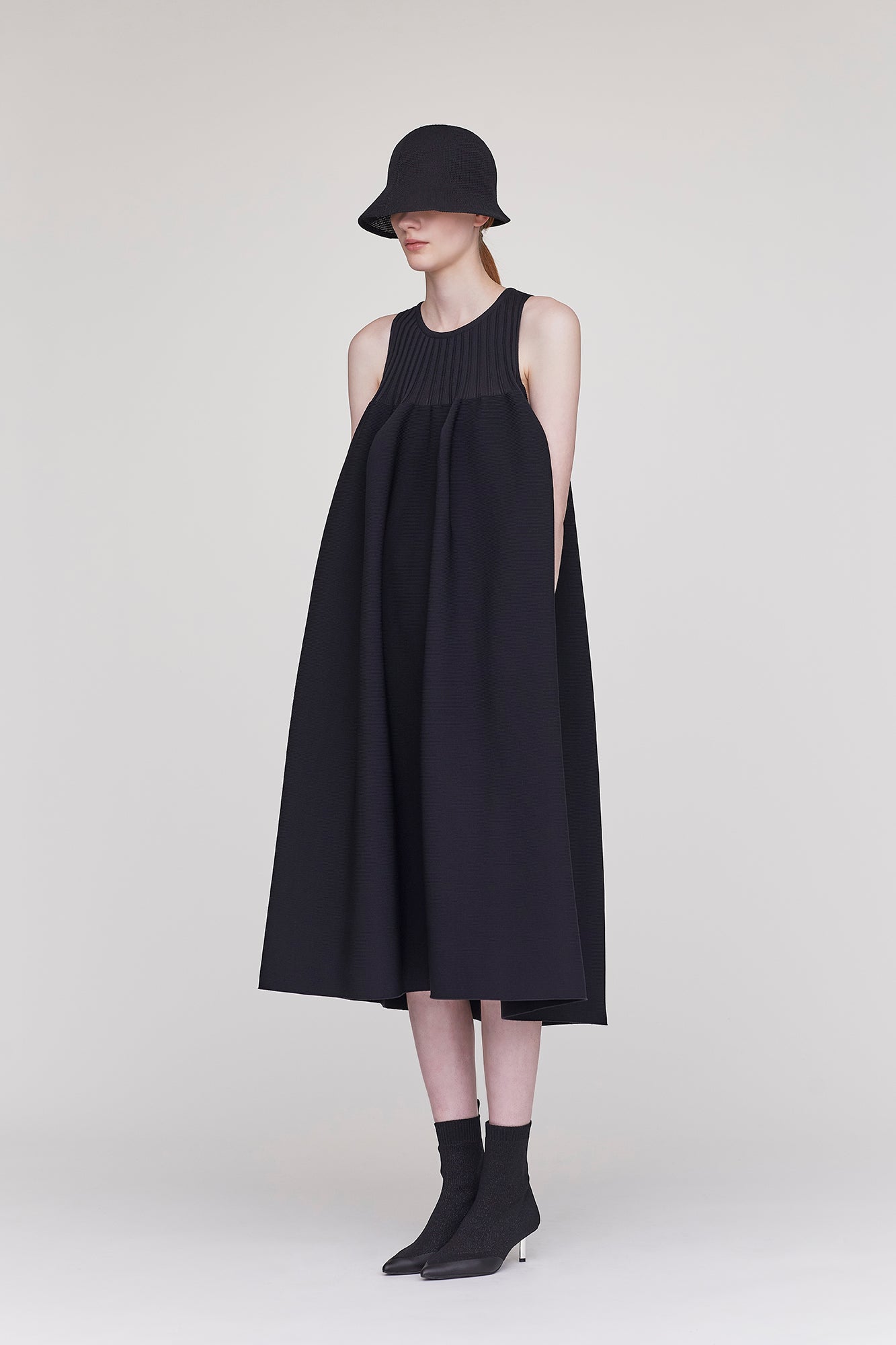 POTTERY SLEEVELESS BUST FLARE DRESS
