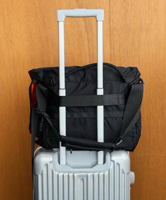 EXPANDER MESSENGER BAG Messenger Bag Water Resistant