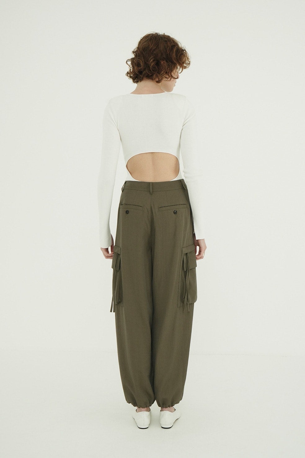 BACK ROUND CUT OUT KNIT BODYSUITS