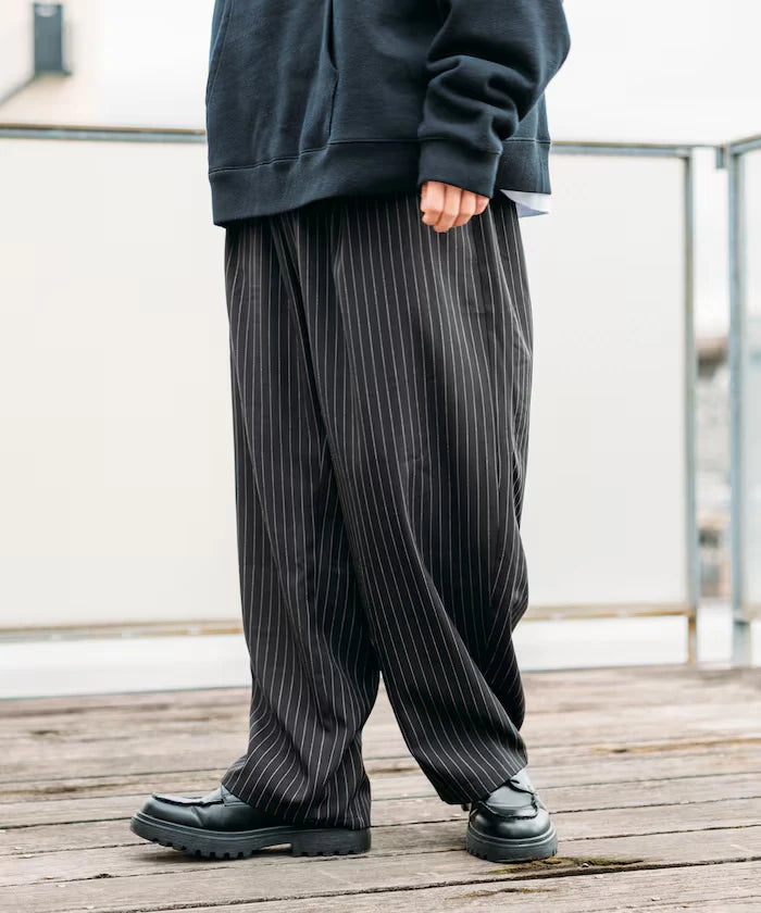 Wide Silhouette Barrel Leg Slacks Pants