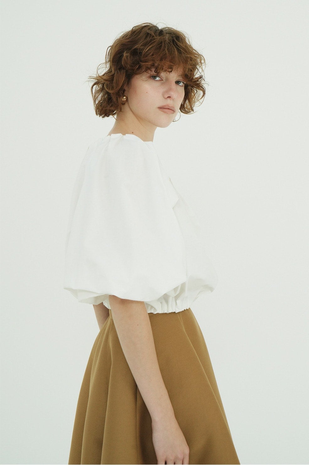 VOLUME SLEEVE CROPPED BLOUSE