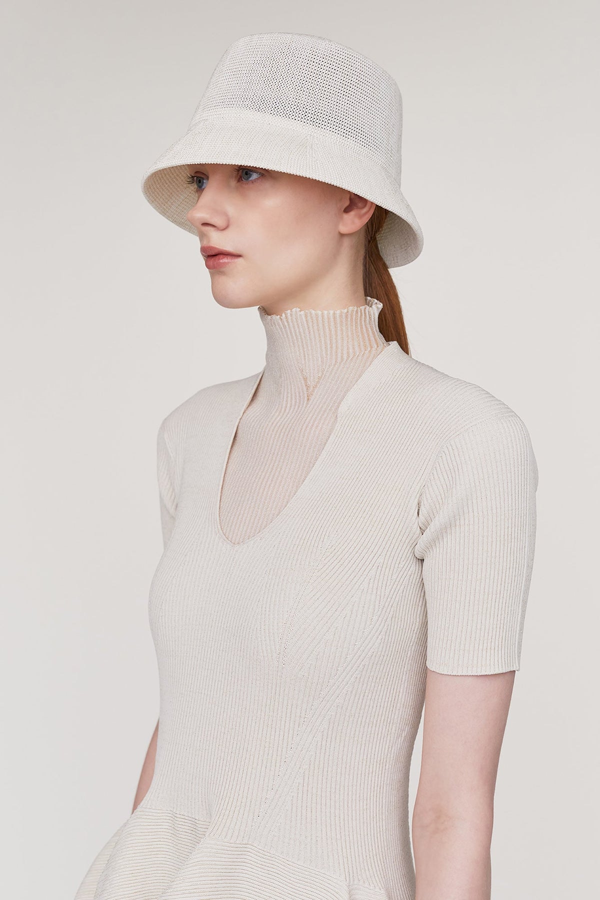 MESH KNIT GLITTER BUCKET HAT