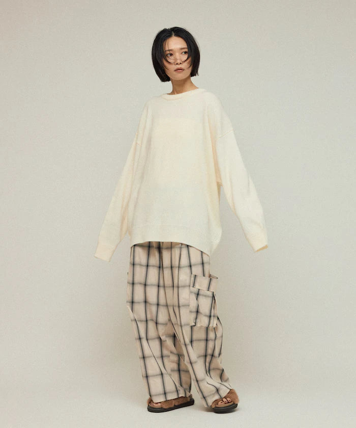 Sweat-like Lettered Knit / Jacquard Knit