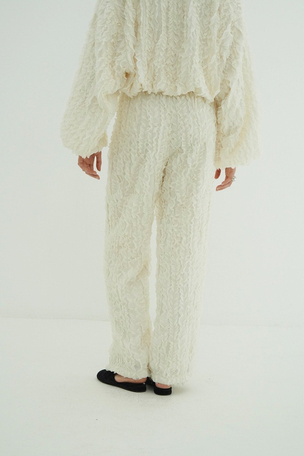 TOPSTITCHED FRILL STRAIGHT PANTS
