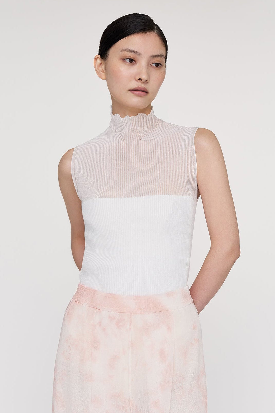 HYPHA LUCENT GLITTER SLEEVELESS TOP