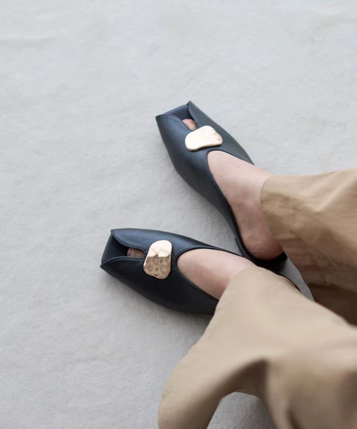 Nuance Plate Open Toe Shoes