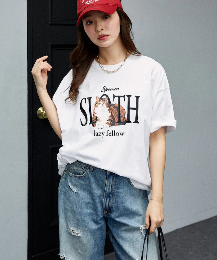 <Functional Material> SLOTH Embroidered Cat T-Shirt Limited Edition