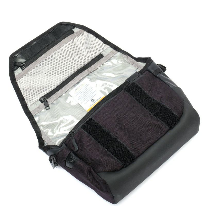 BLEISURE TRAVEL SHOULDER