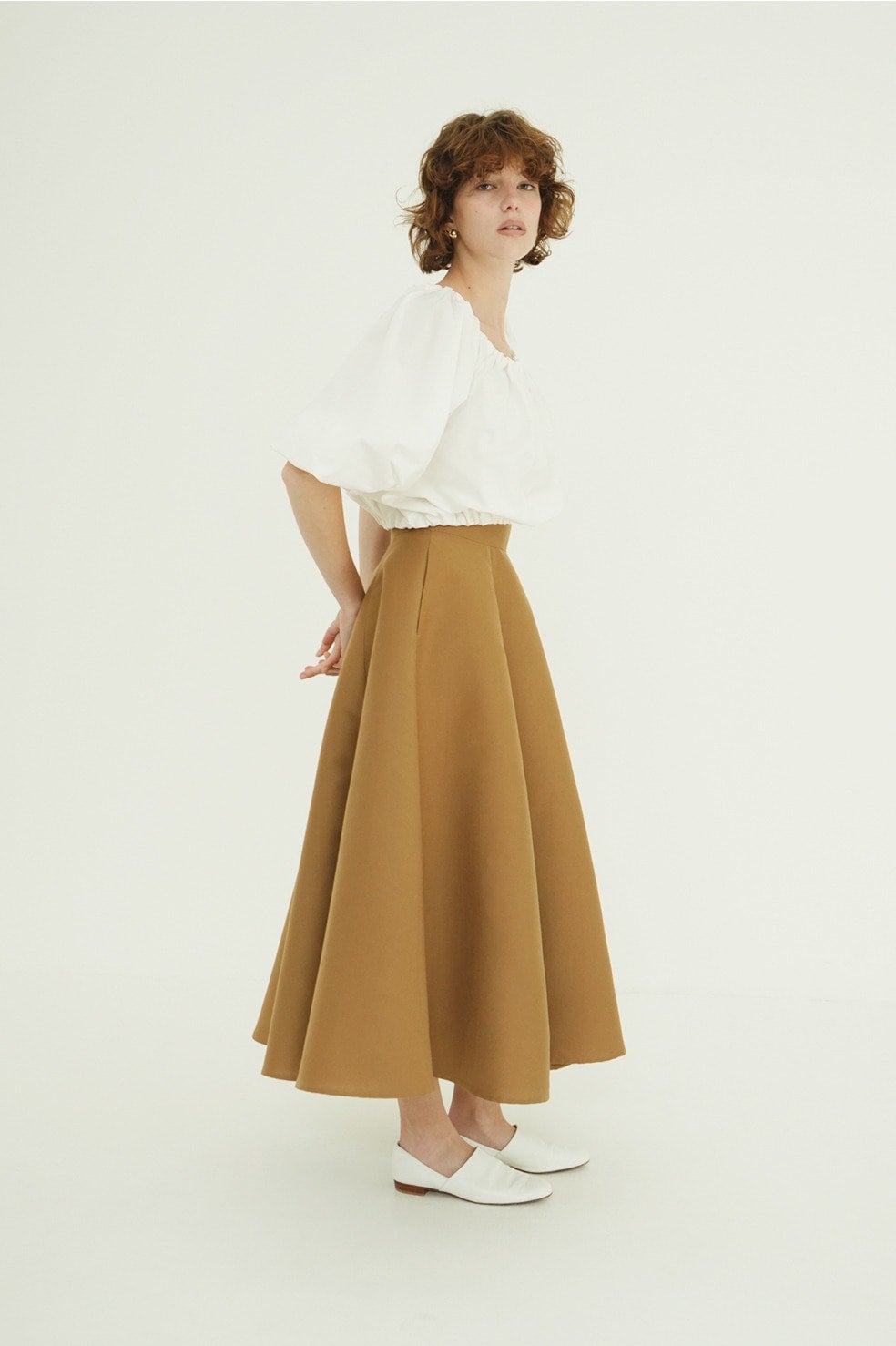 VOLUME SLEEVE CROPPED BLOUSE