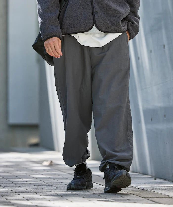 Wide Straight Nylon Track Pants / Tapered Silhouette Easy Nylon Pants