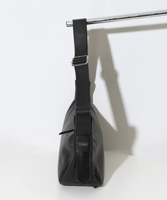 Leather Half Moon Shoulder Bag / Cowhide / Water-Repellent Leather