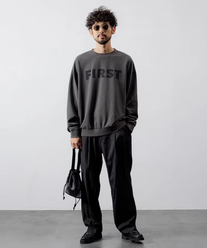 Front Print Crew Neck Sweat FIRST / Relaxed Fit