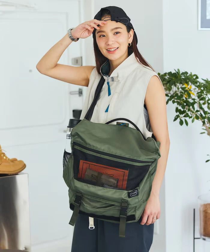 EXPANDER MESSENGER BAG Messenger Bag Water Resistant