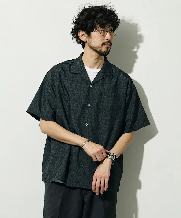 Open Collar Pattern Short Sleeve Shirt