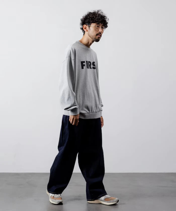 Front Print Crew Neck Sweat FIRST / Relaxed Fit