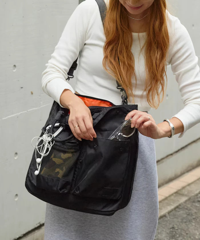 EXPANDER HELMET TOTE BAG
