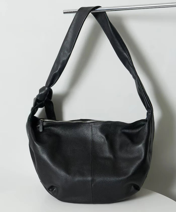 Leather Banana Big Shoulder Bag / Leather Banana Big Shoulder / Messenger Bag / Cowhide / Water-Repellent Leather