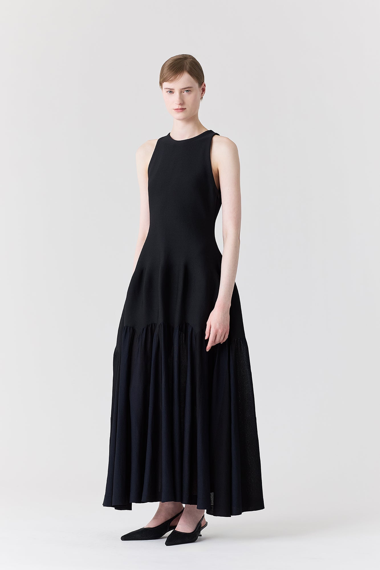 ARCHED SLEEVELESS DRESS