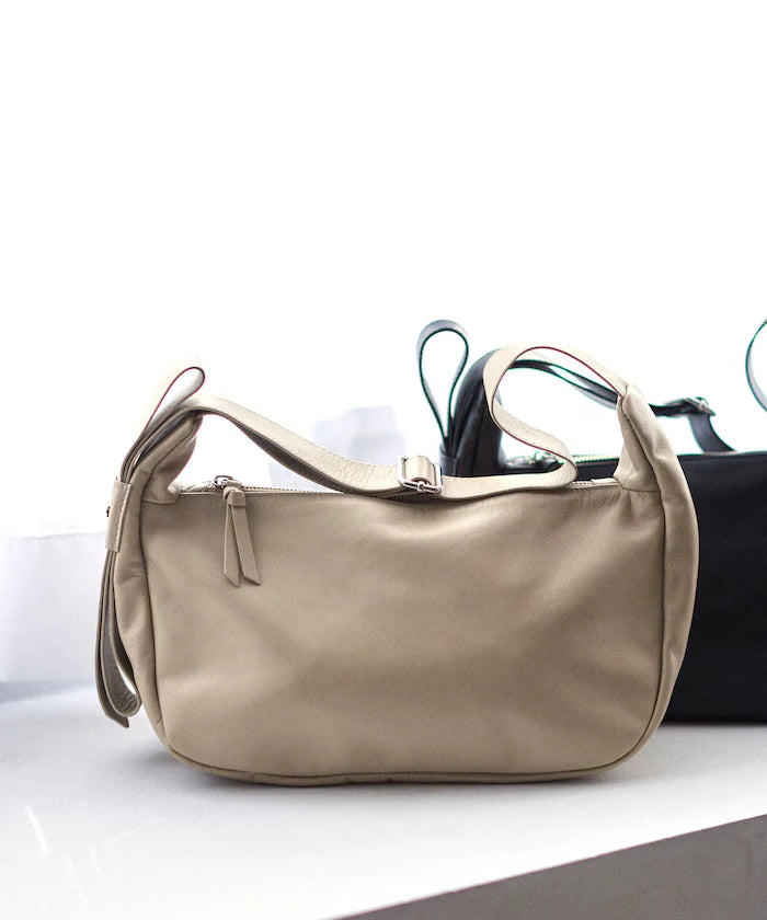 Leather Half Moon Shoulder Bag / Cowhide / Water-Repellent Leather
