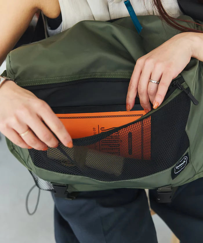 EXPANDER MESSENGER BAG Messenger Bag Water Resistant
