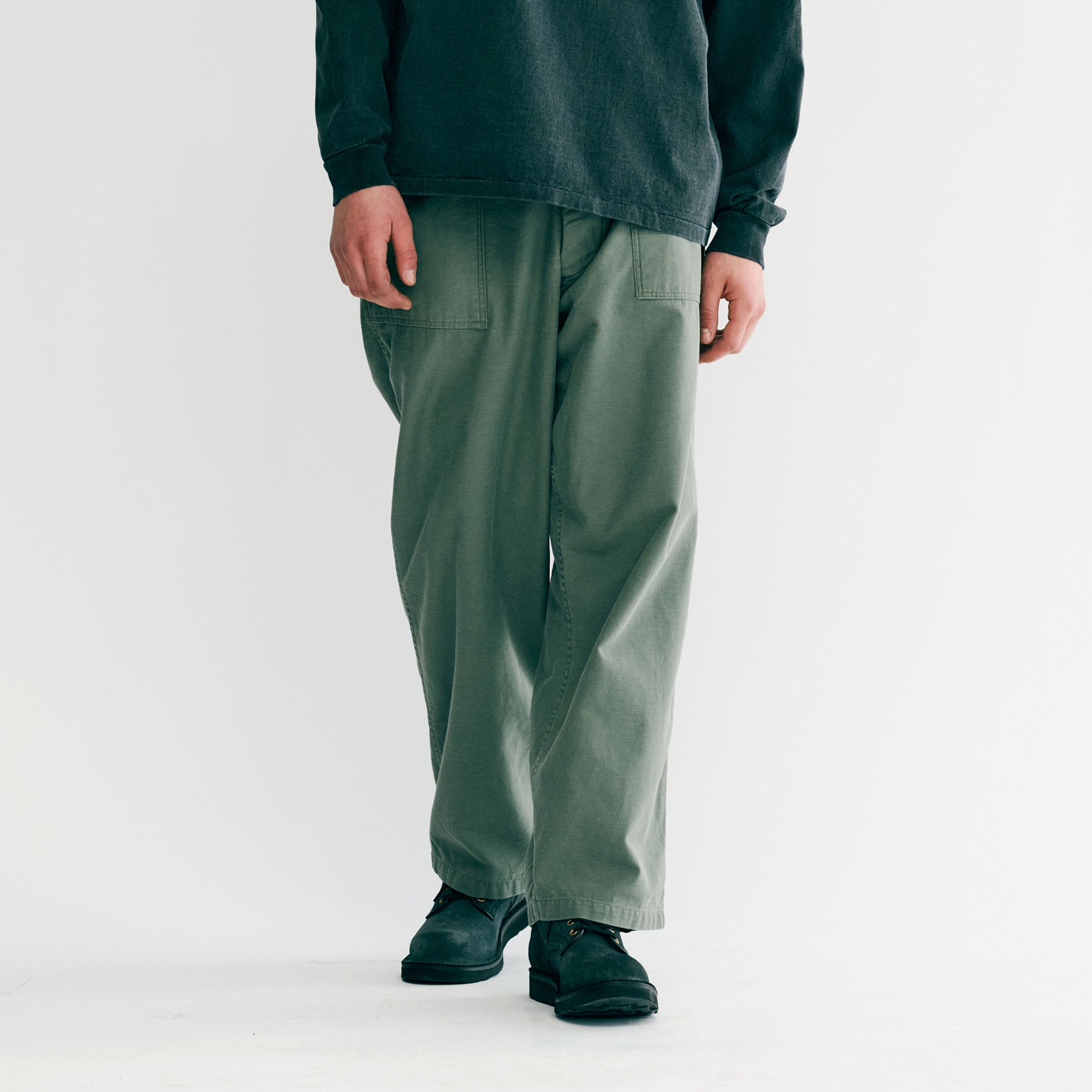 GL42471 / LIGHT BACKSATIN UTILITY PANTS