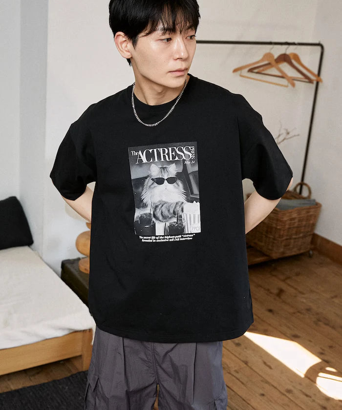 <Functional Material> MAGAZINE Cat Photo T-Shirt Limited Release