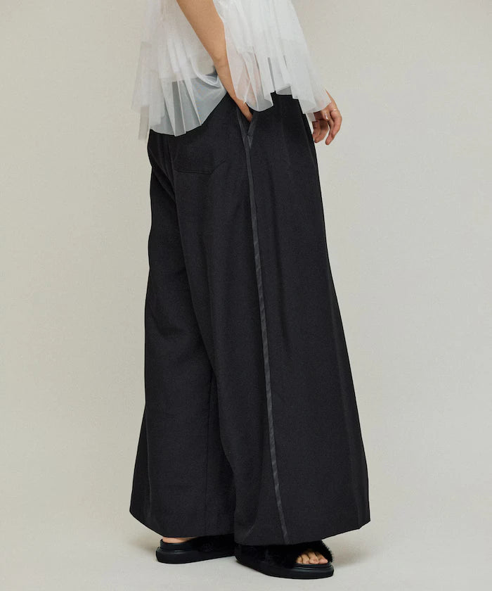 Front Tuck Wide Slack Pants / Loose Silhouette