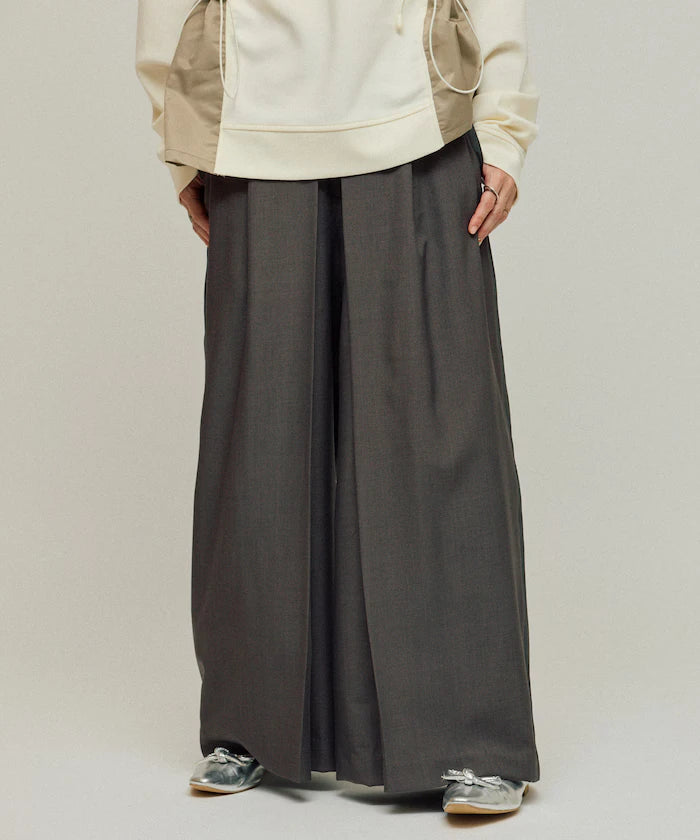 Front Tuck Wide Slack Pants / Loose Silhouette