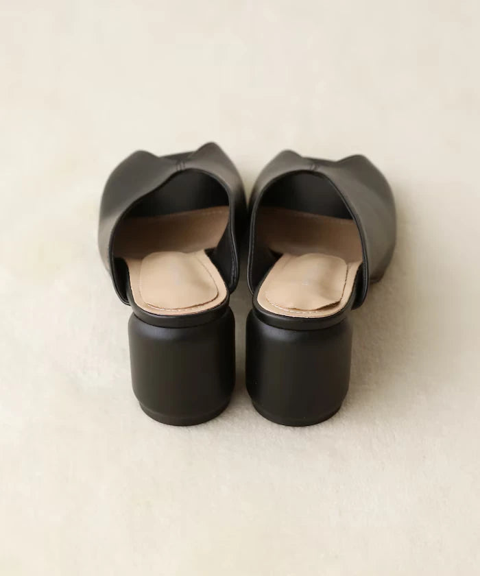 Open-toe slit sandals