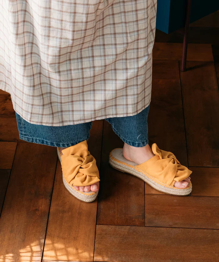 Espadrille-style Ribbon Sandals [Available in sizes 36-38]