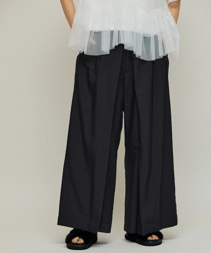 Front Tuck Wide Slack Pants / Loose Silhouette
