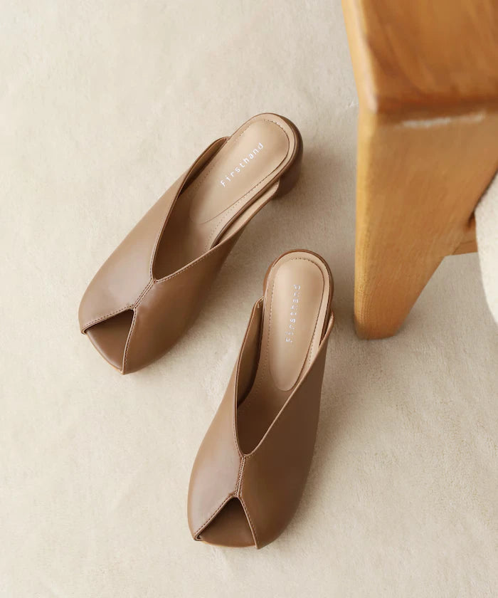 Open-toe slit sandals